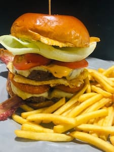 Monstro Burguer + Batata frita