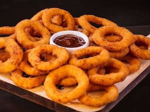Anel de cebola empanada